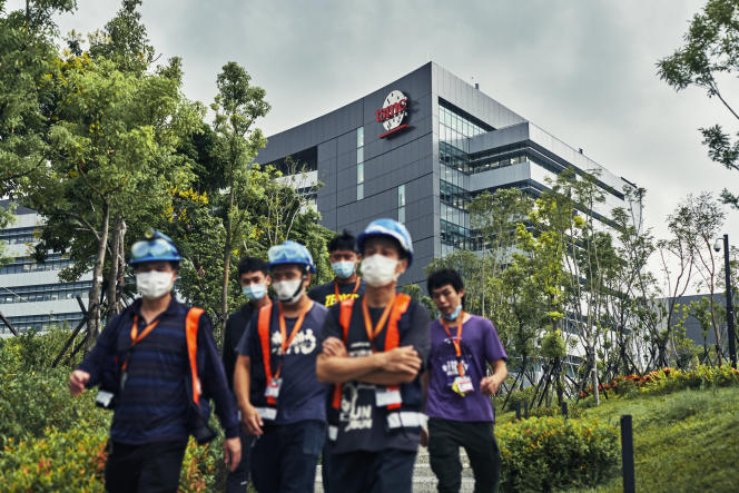 Devant l’usine Taiwan Semiconductor Manufacturing Company (TSMC) à Tainan, Taiwan, le 18 septembre 2020.